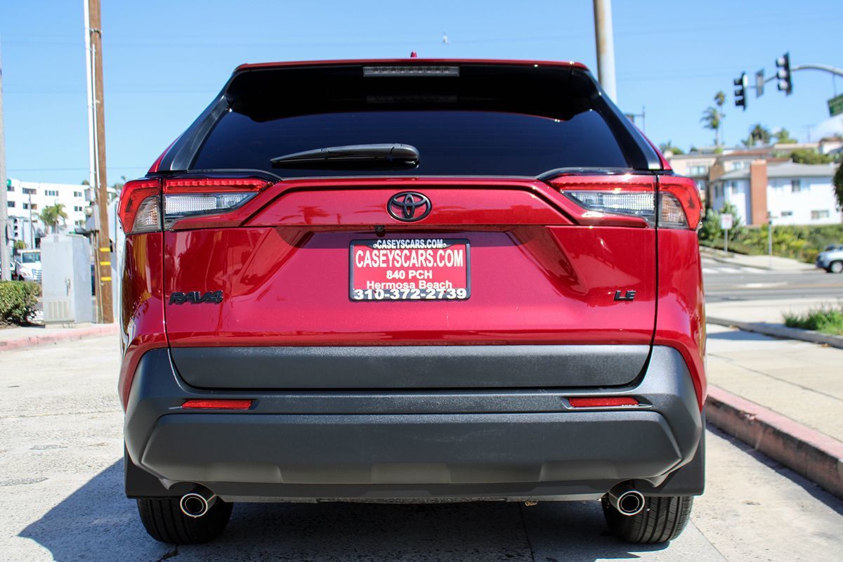 2024 Toyota RAV4 LE photo 5