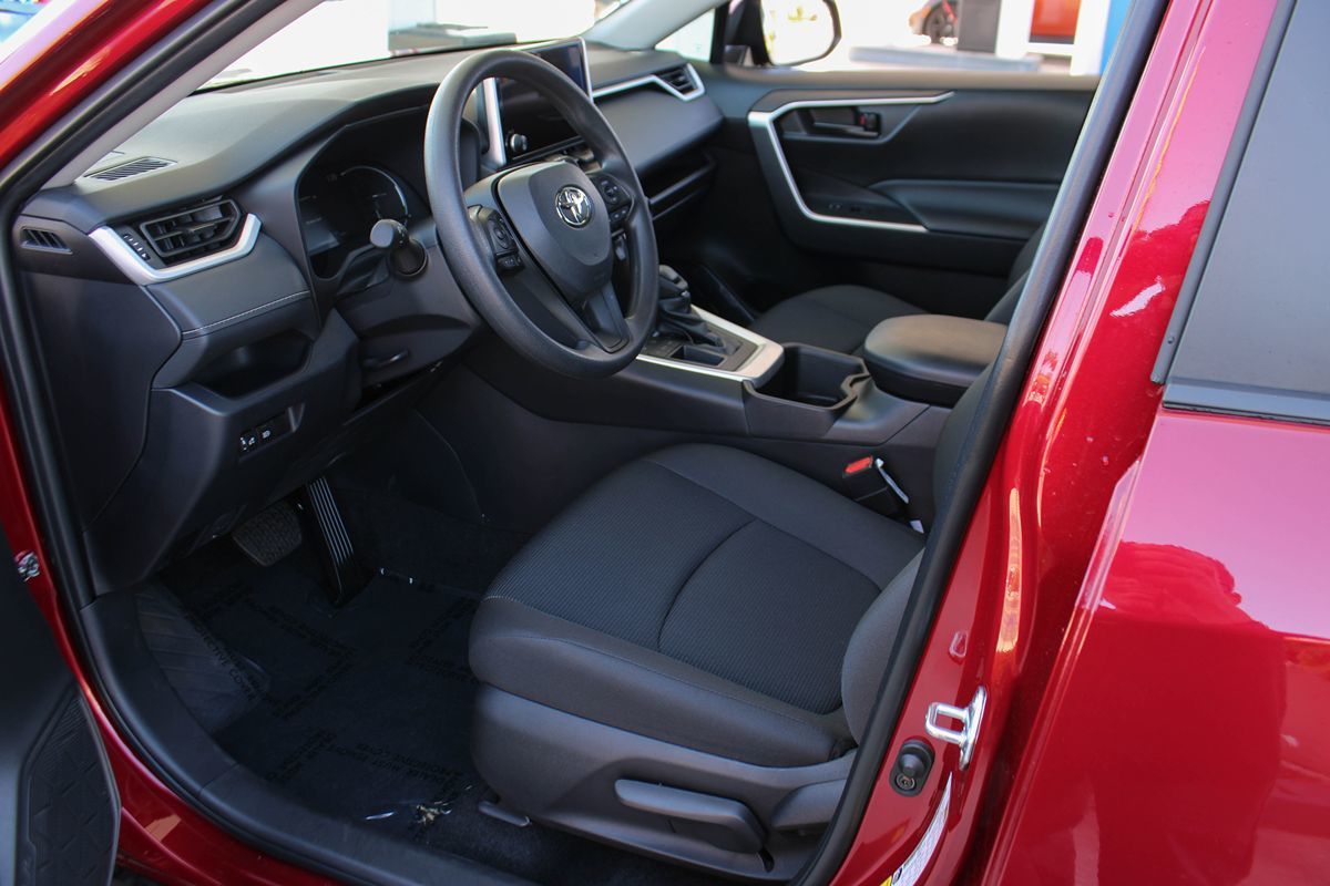 2024 Toyota RAV4 LE photo 12