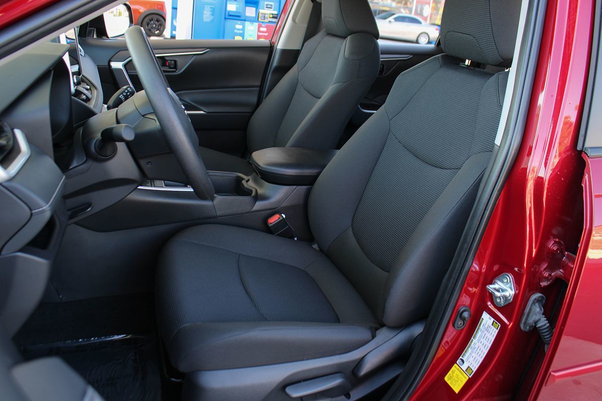 2024 Toyota RAV4 LE photo 14