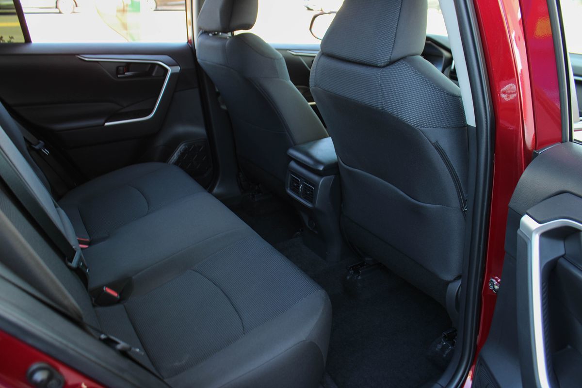 2024 Toyota RAV4 LE photo 21