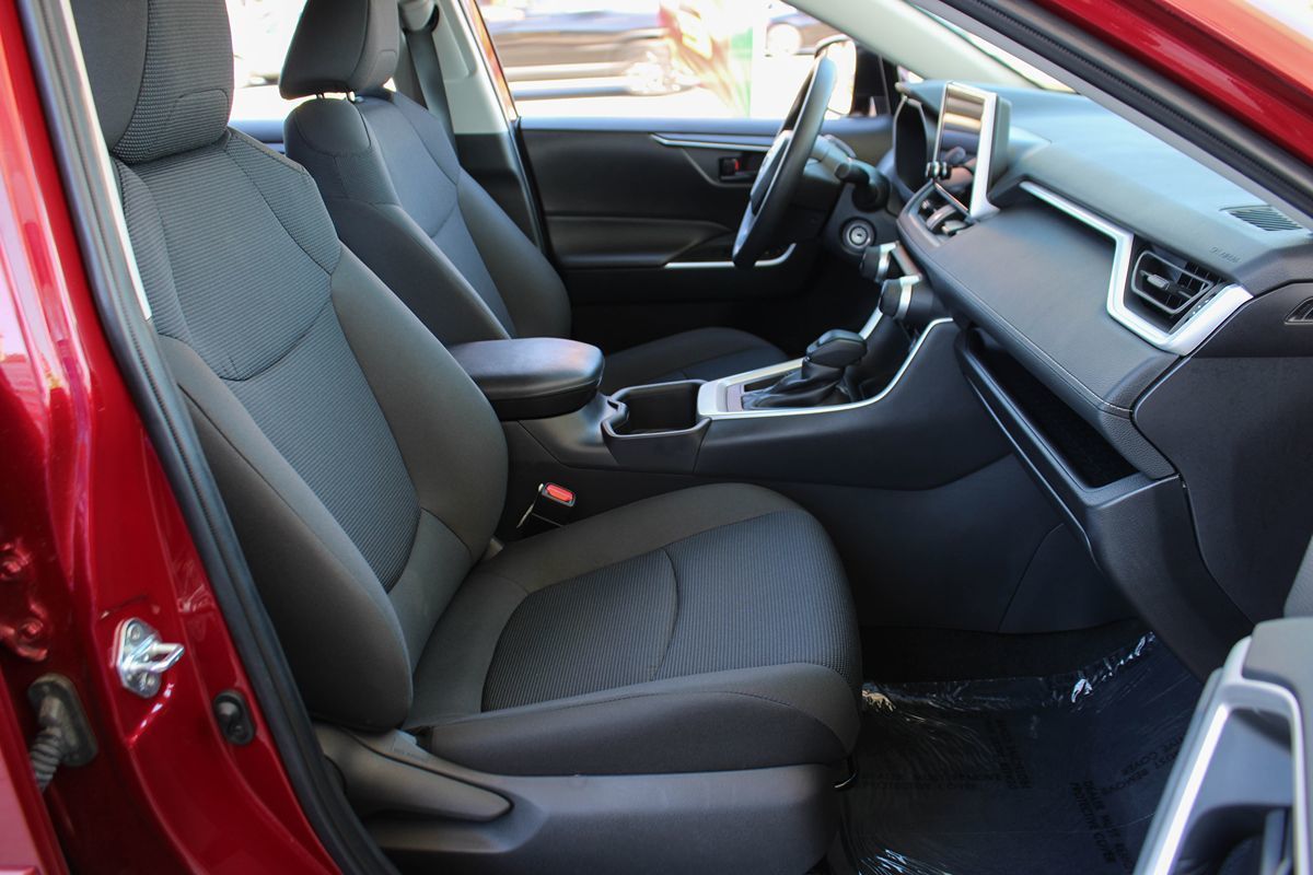 2024 Toyota RAV4 LE photo 19