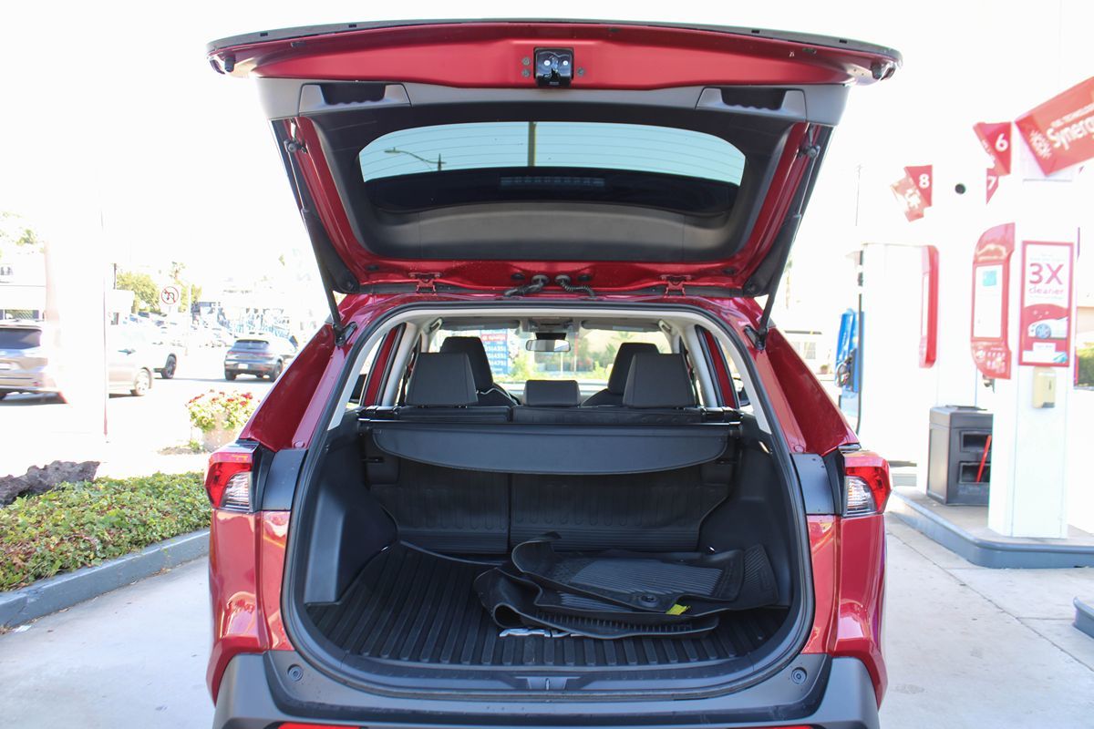 2024 Toyota RAV4 LE photo 24