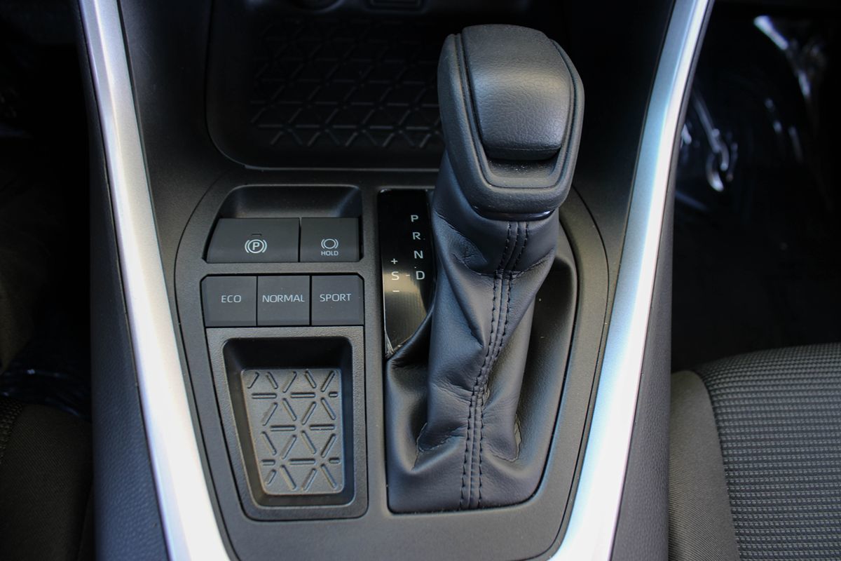 2024 Toyota RAV4 LE photo 31