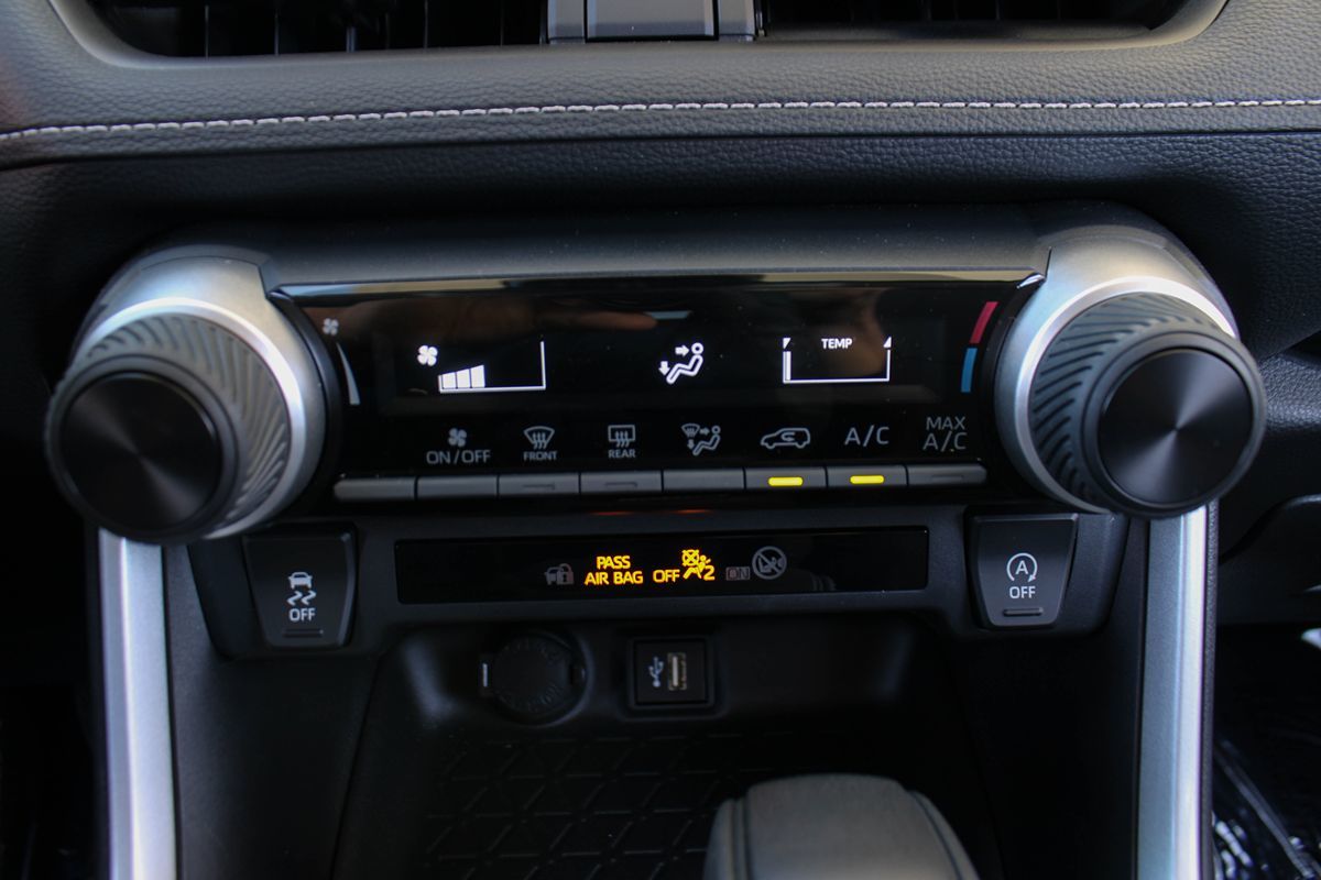 2024 Toyota RAV4 LE photo 30