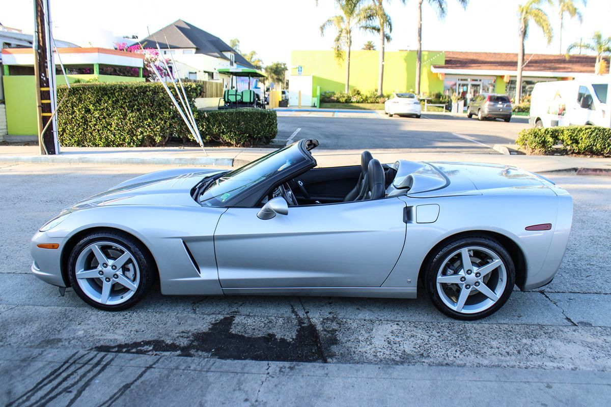 2007 Chevrolet Corvette Convertible photo 2
