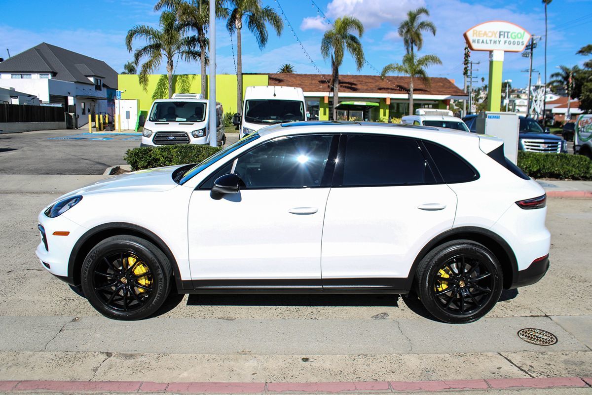2019 Porsche Cayenne photo 2