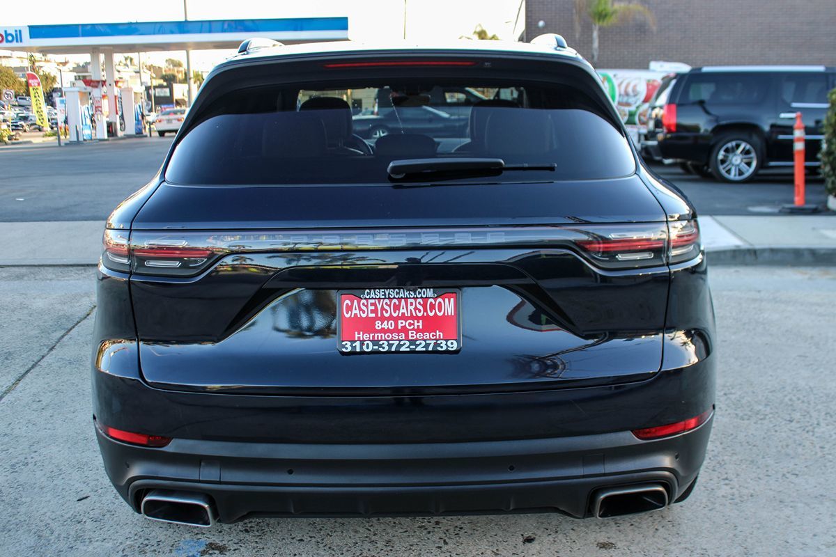 2020 Porsche Cayenne photo 2