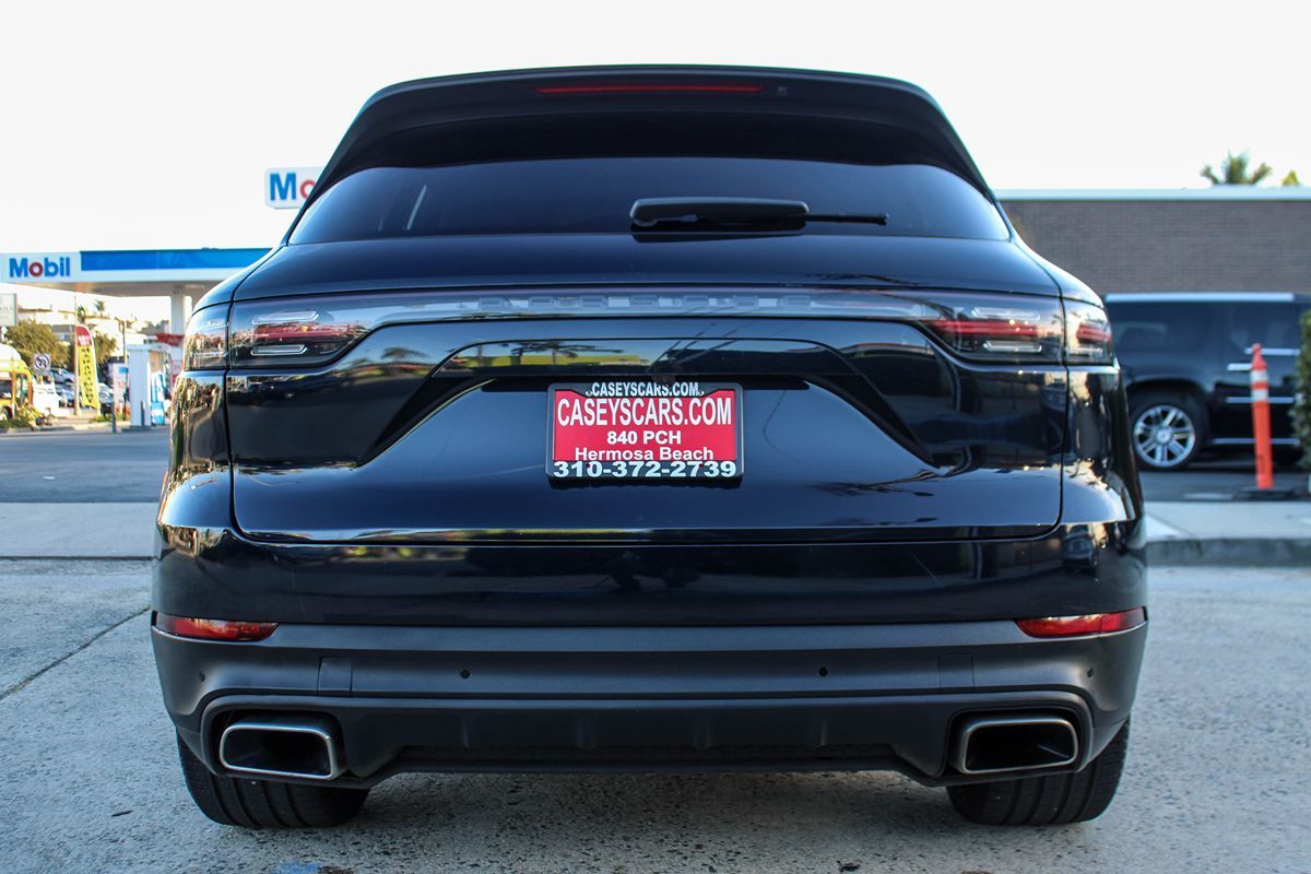 2020 Porsche Cayenne photo 3