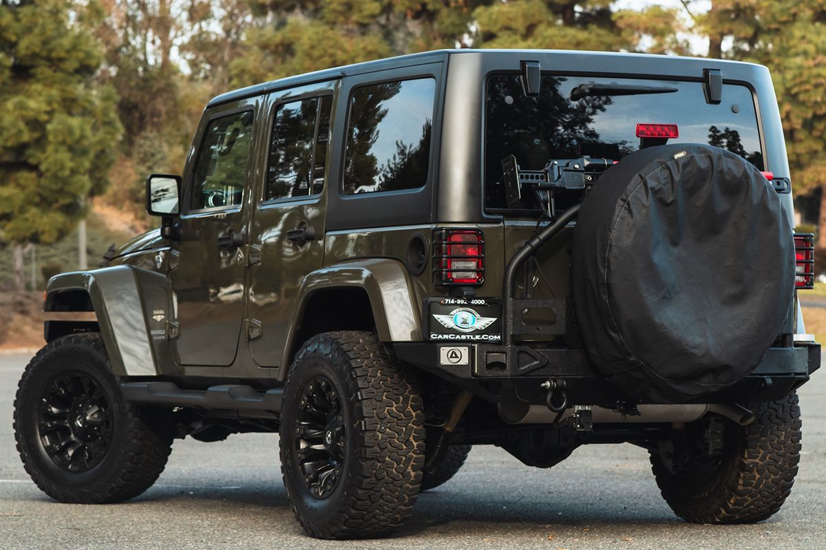 2015 Jeep Wrangler Unlimited Sahara photo 4
