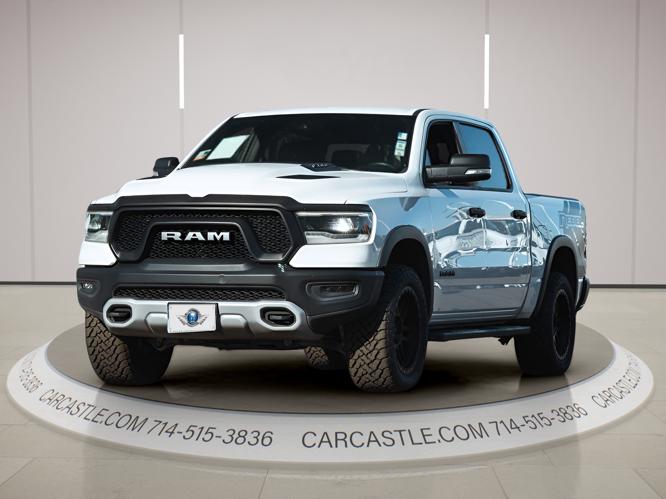 View vehicle photo 3