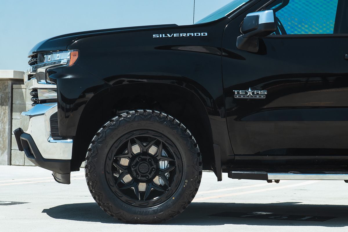2019 Chevrolet Silverado 1500 LT photo 3