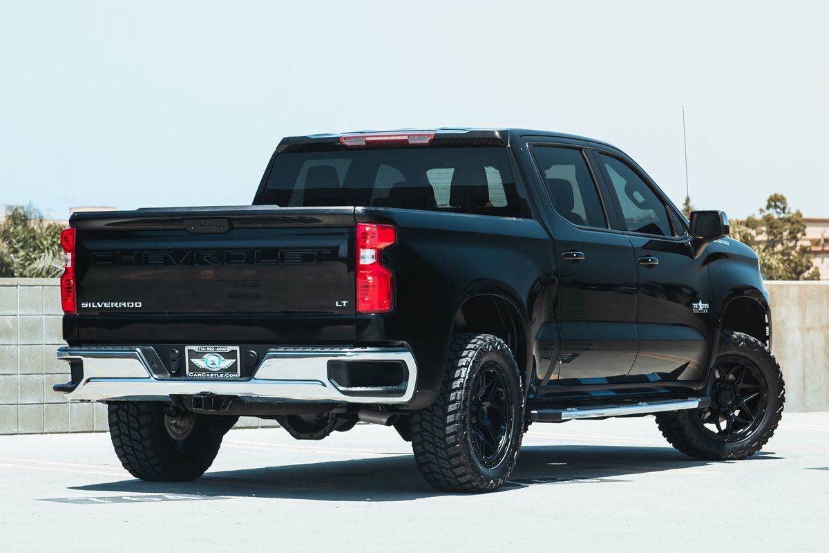 2019 Chevrolet Silverado 1500 LT photo 2