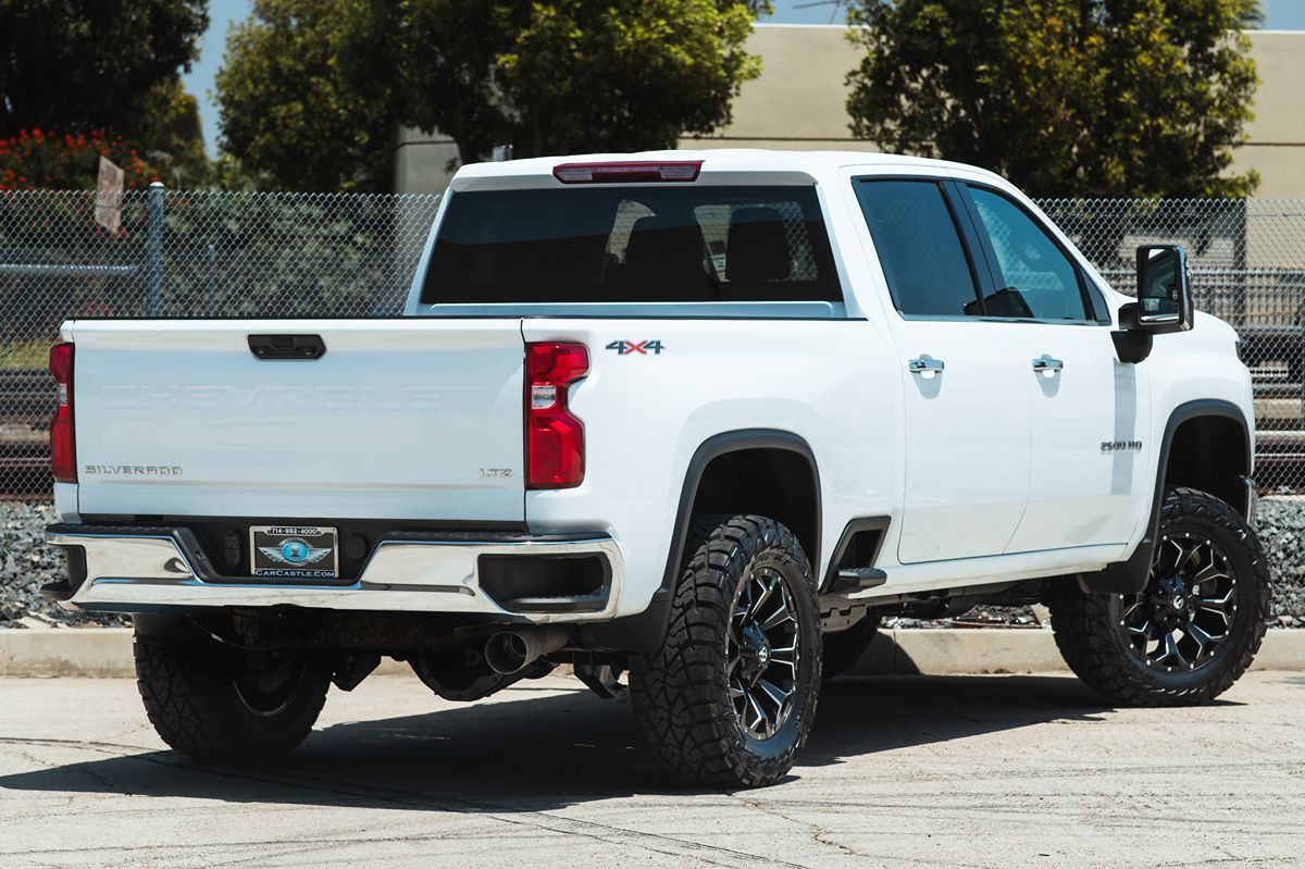 2023 Chevrolet Silverado 2500HD LTZ photo 2
