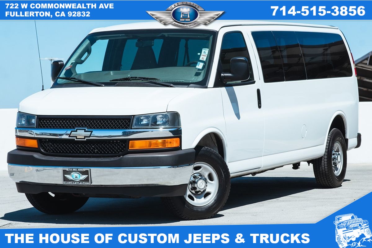 2017 Chevrolet Express Passenger LT