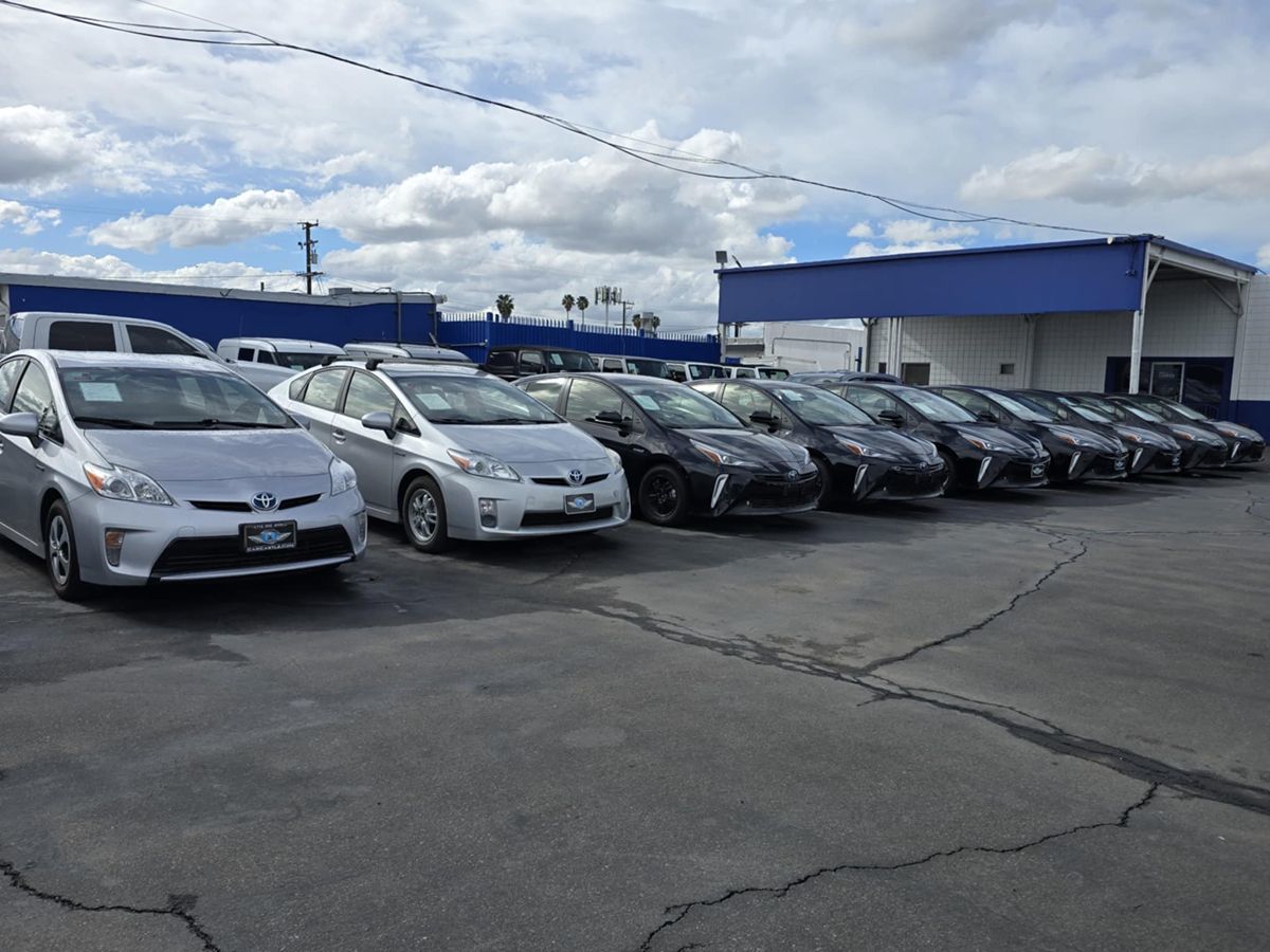 View vehicle photo 3