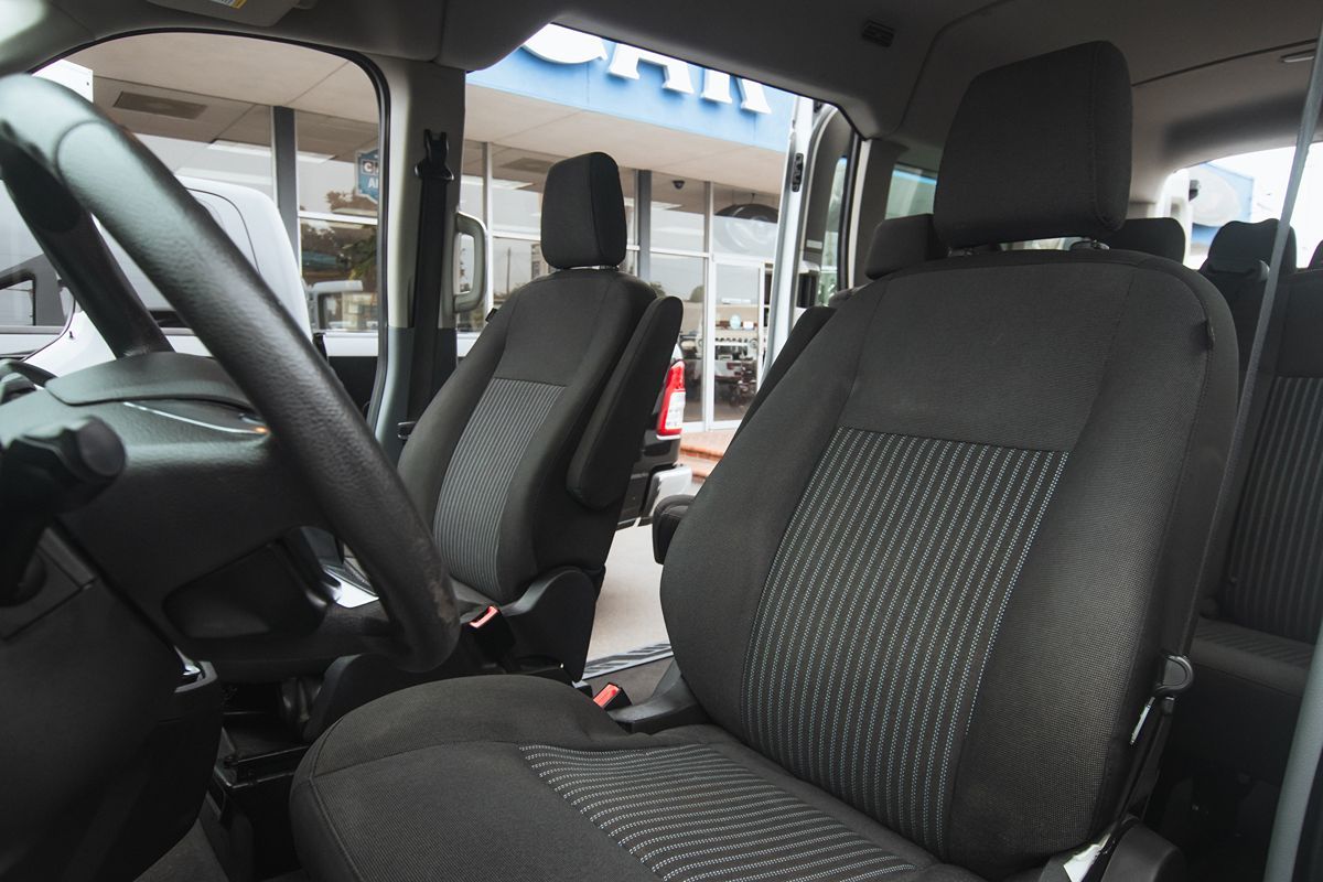 2019 Ford Transit Passenger XLT photo 3