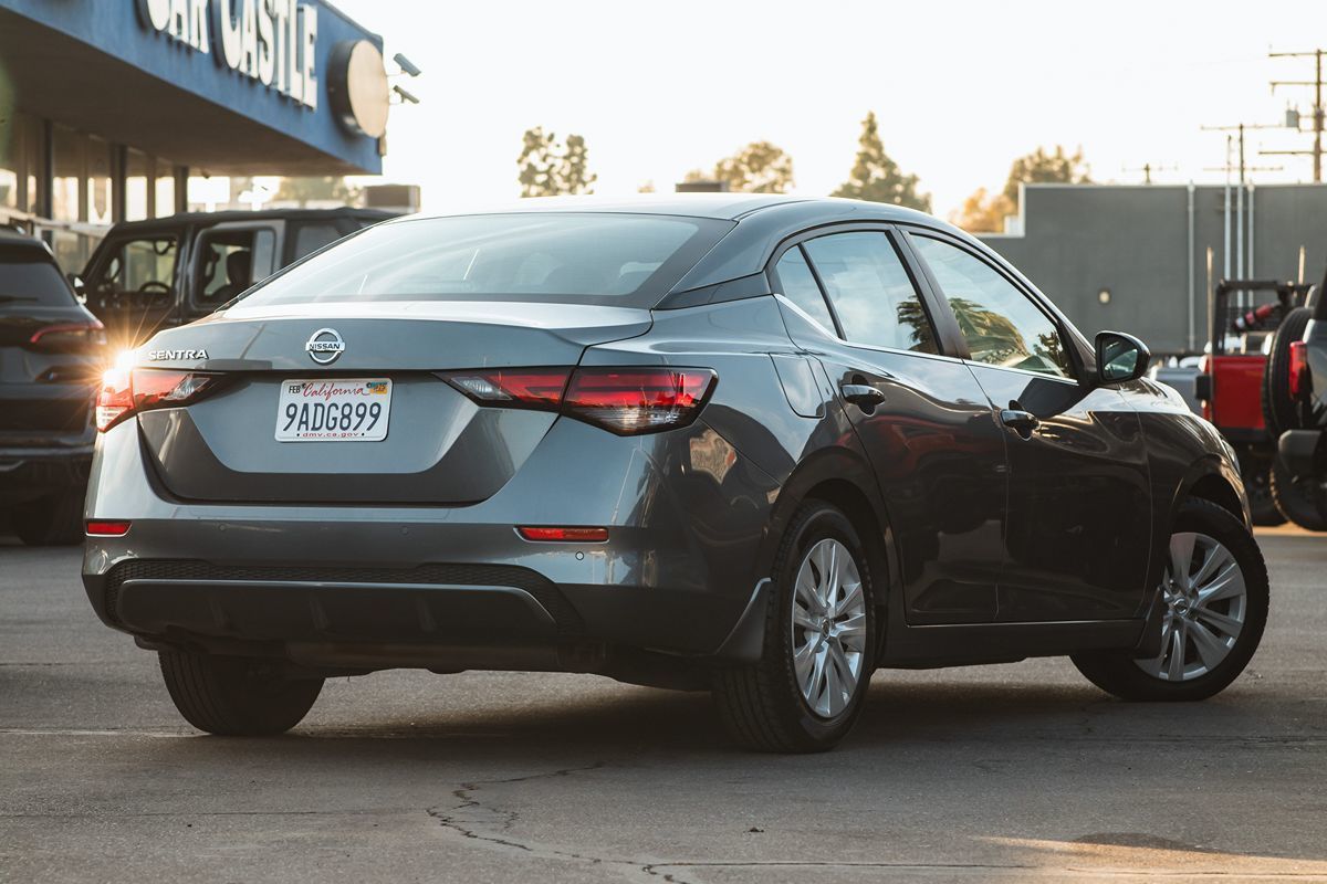 2022 Nissan Sentra S photo 2