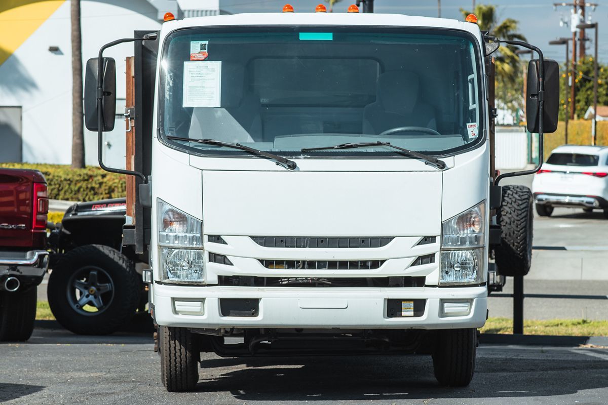 2016 Isuzu NPR photo 2