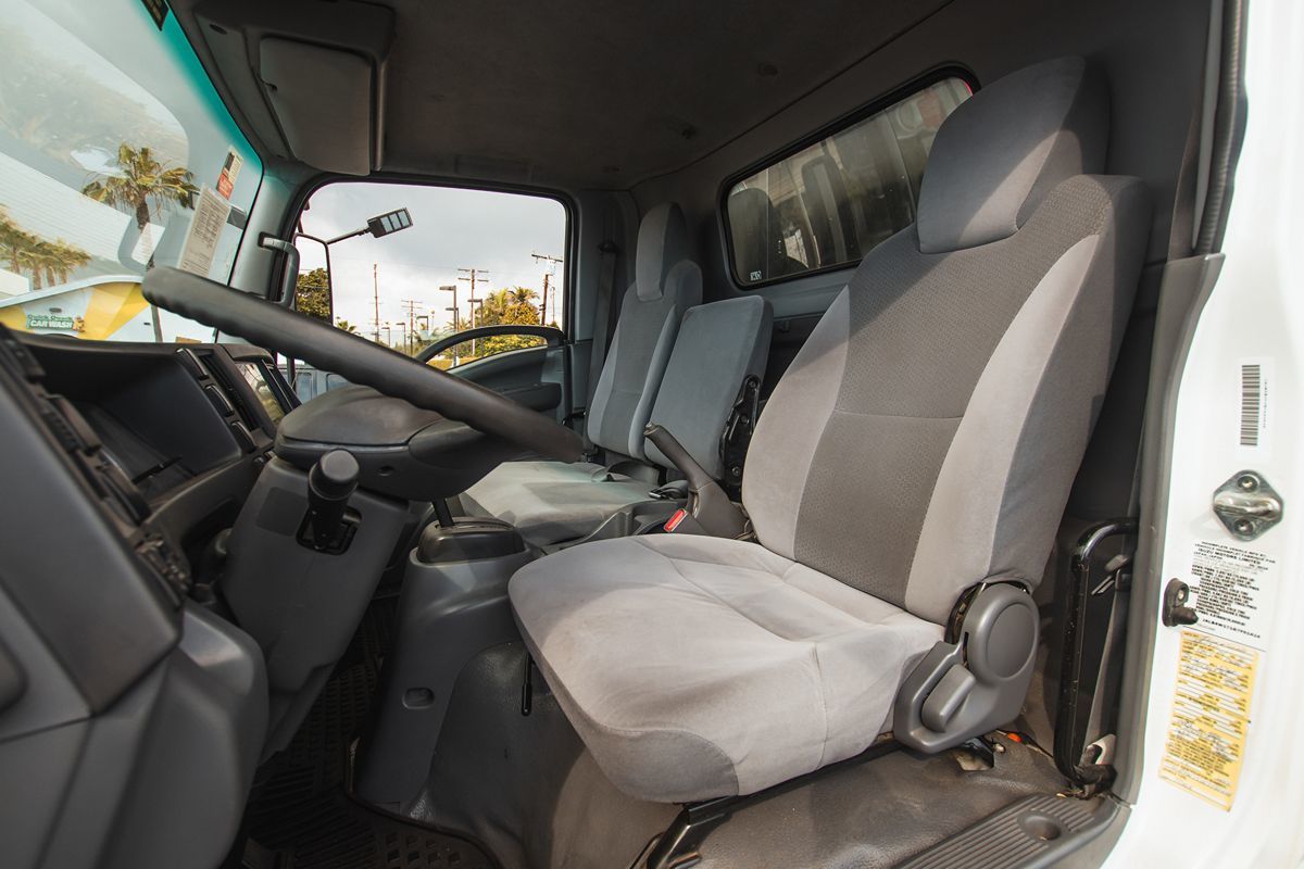2016 Isuzu NPR photo 8
