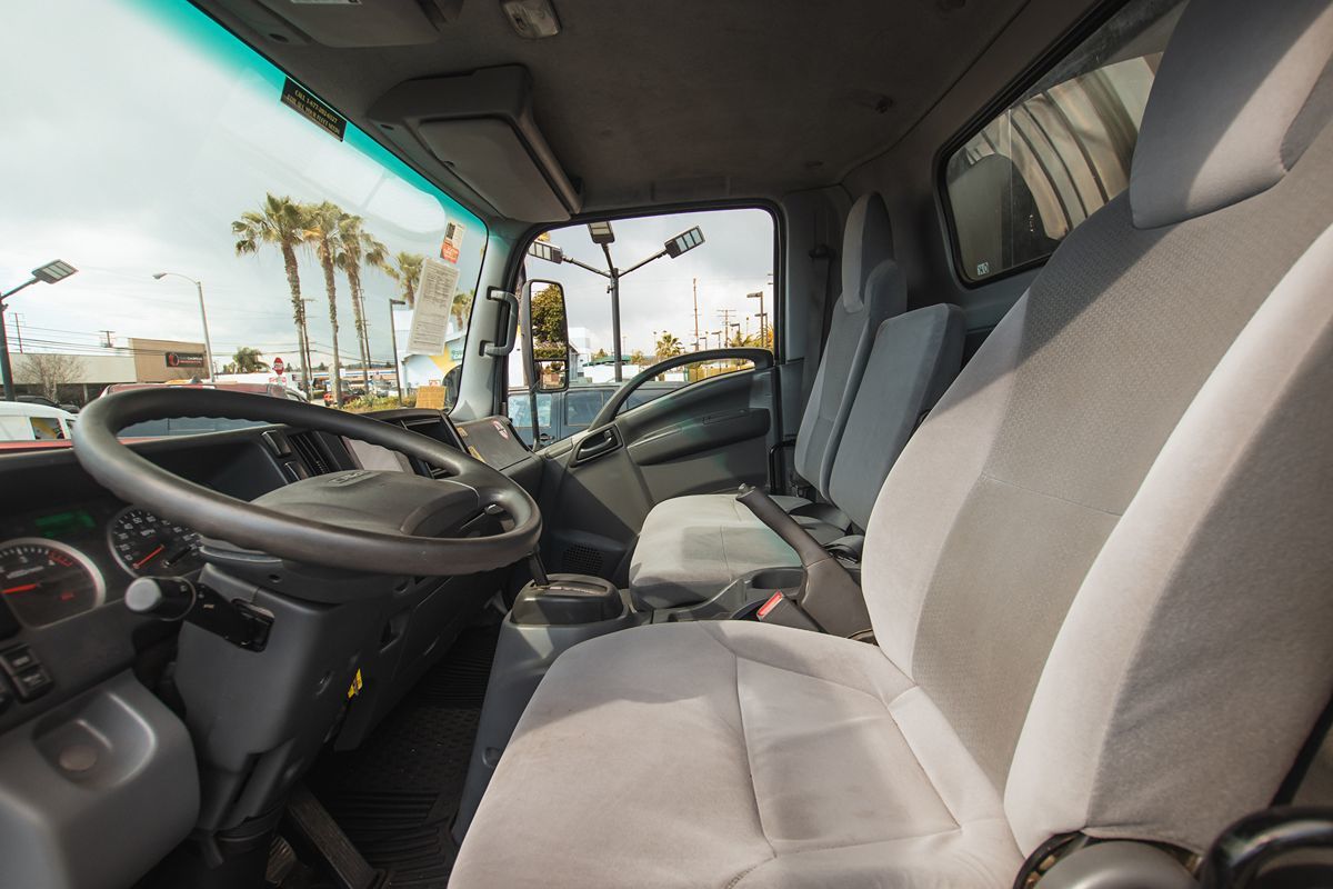 2016 Isuzu NPR photo 9