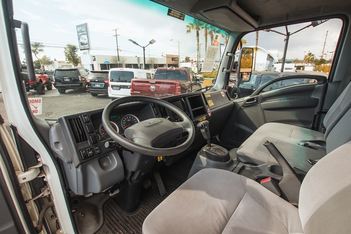 2016 Isuzu NPR photo 10