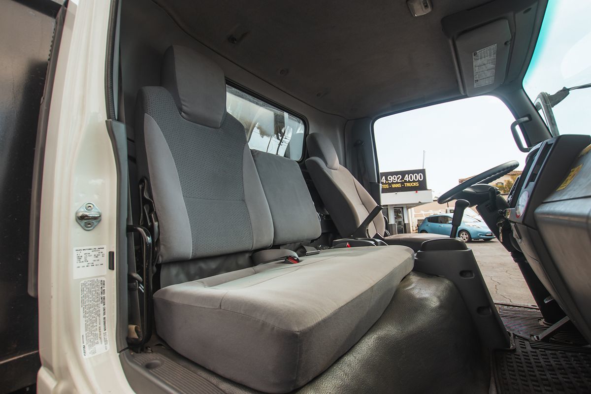 2016 Isuzu NPR photo 11