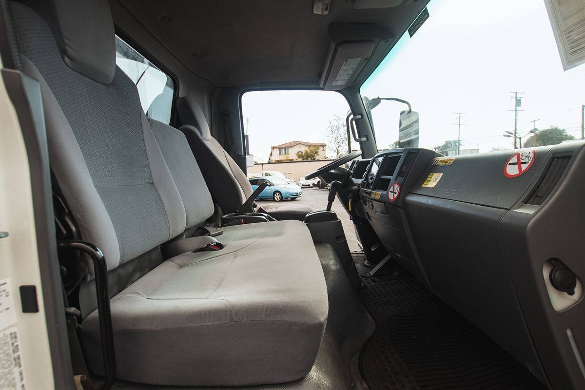 2016 Isuzu NPR photo 12