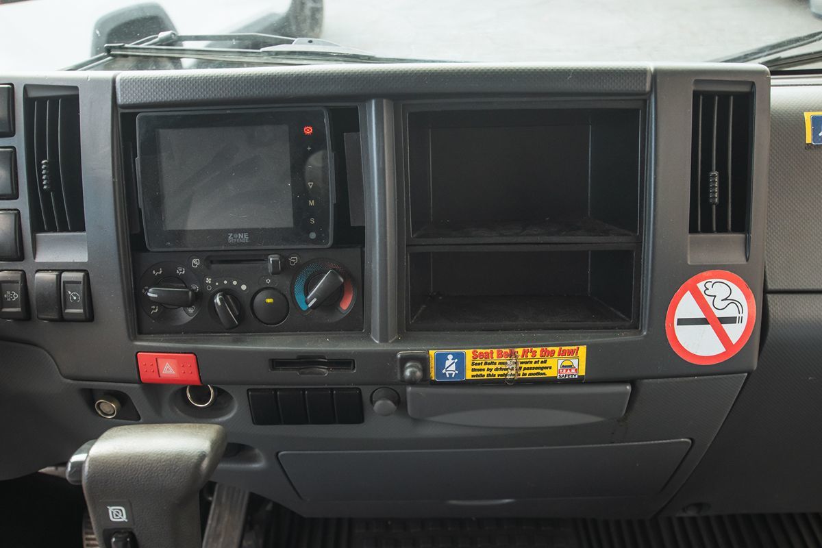 2016 Isuzu NPR photo 14