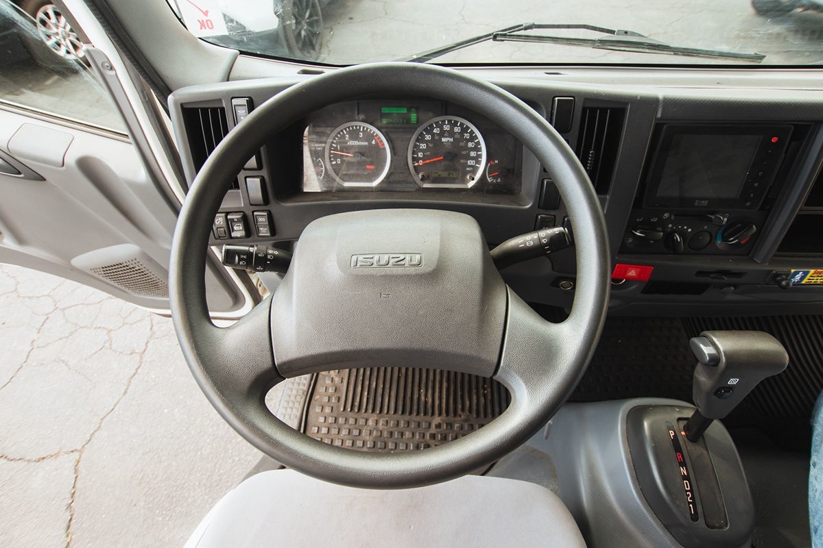 2016 Isuzu NPR photo 15
