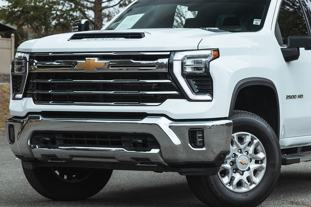 2024 Chevrolet Silverado 2500HD LTZ photo 2