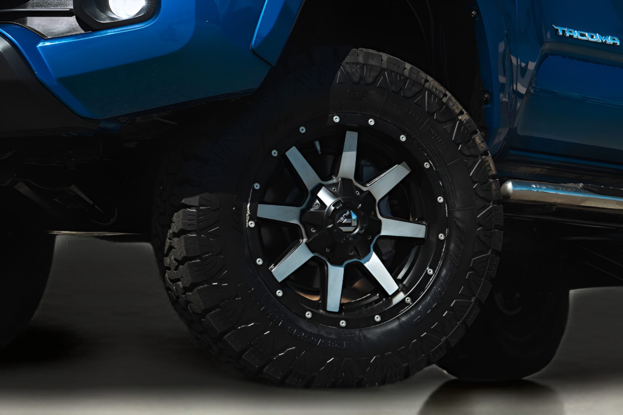 View vehicle photo 4