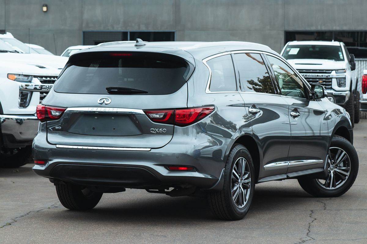 2019 Infiniti QX60 Luxe photo 3