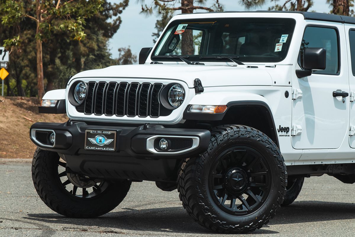 2024 Jeep Gladiator Sport S photo 2