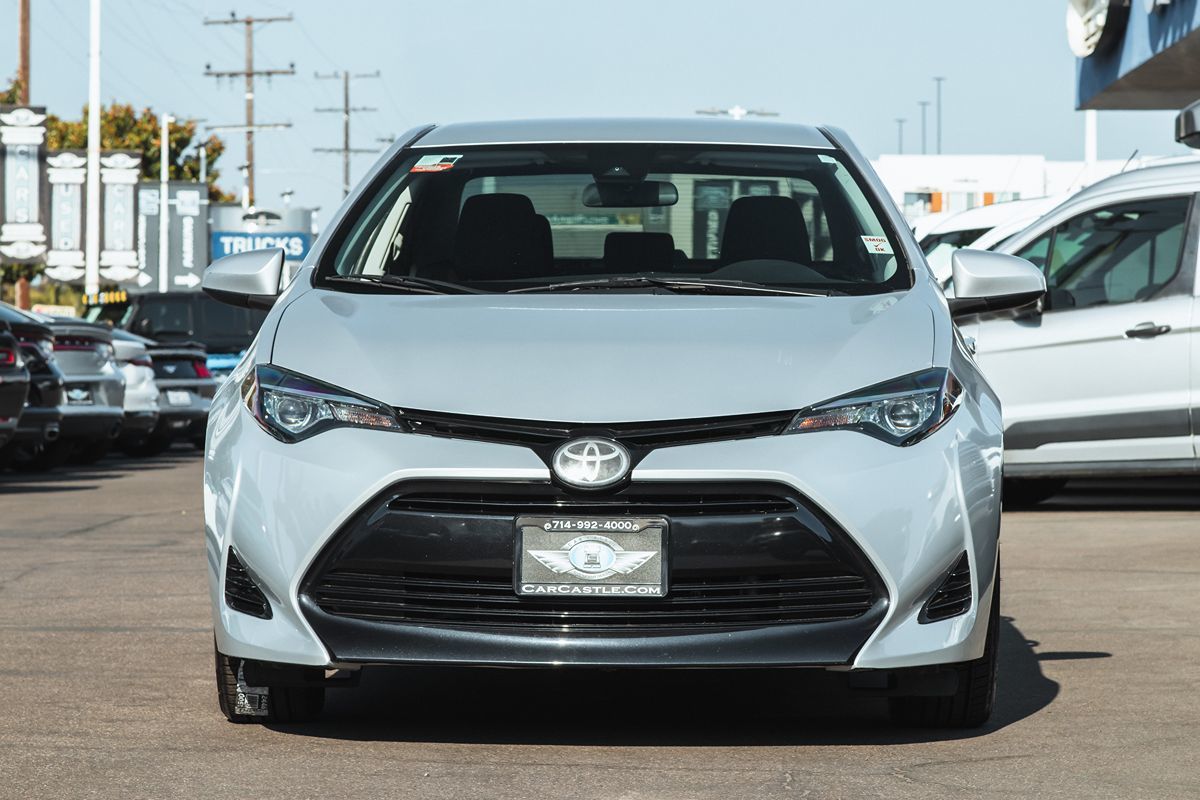 2018 Toyota Corolla LE photo 3