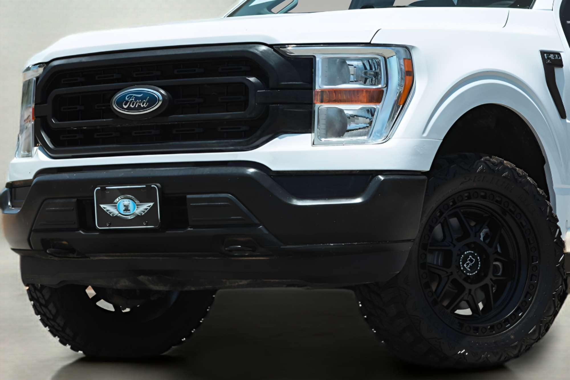 View vehicle photo 2