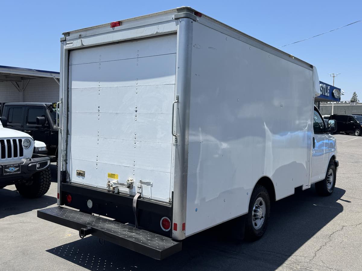 2015 Chevrolet Express 3500 Cutaway photo 4