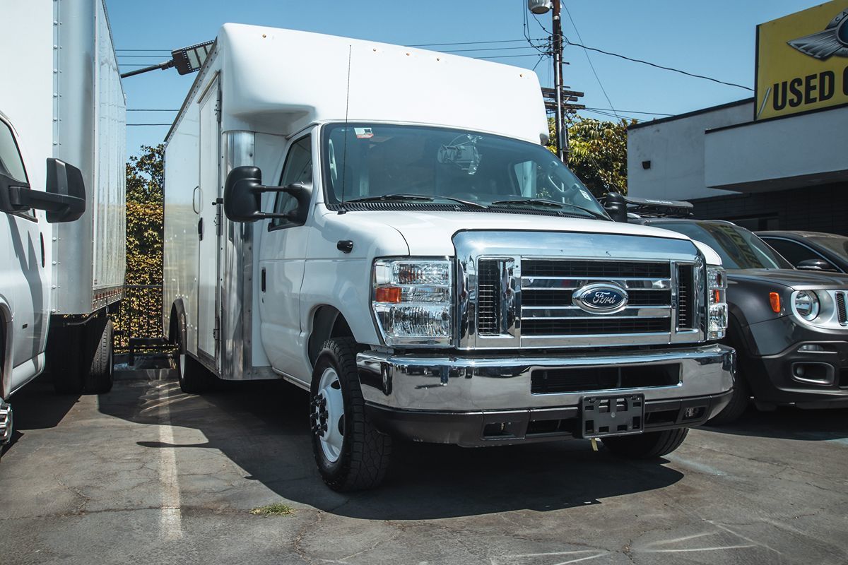 View vehicle photo 3