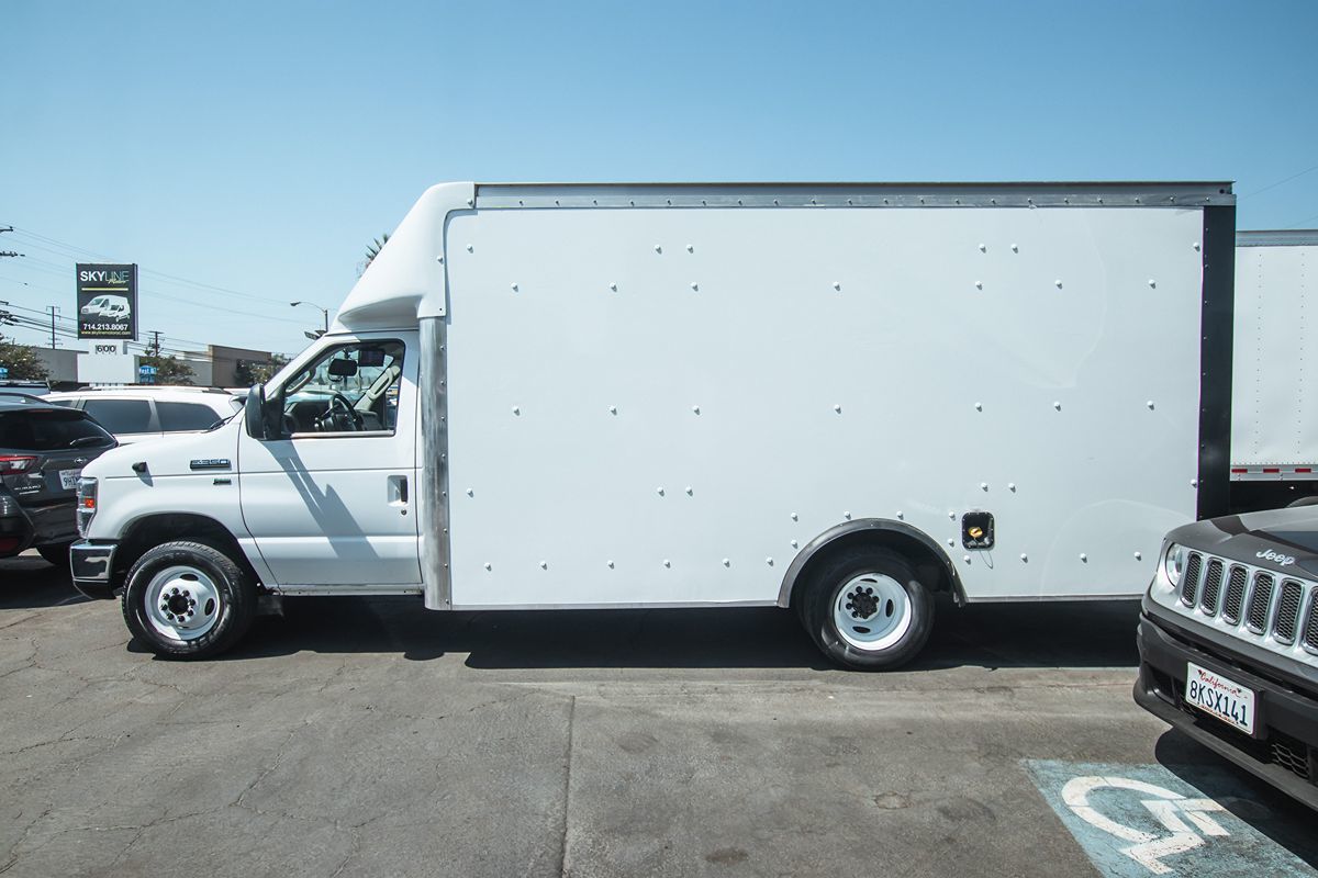 View vehicle photo 4