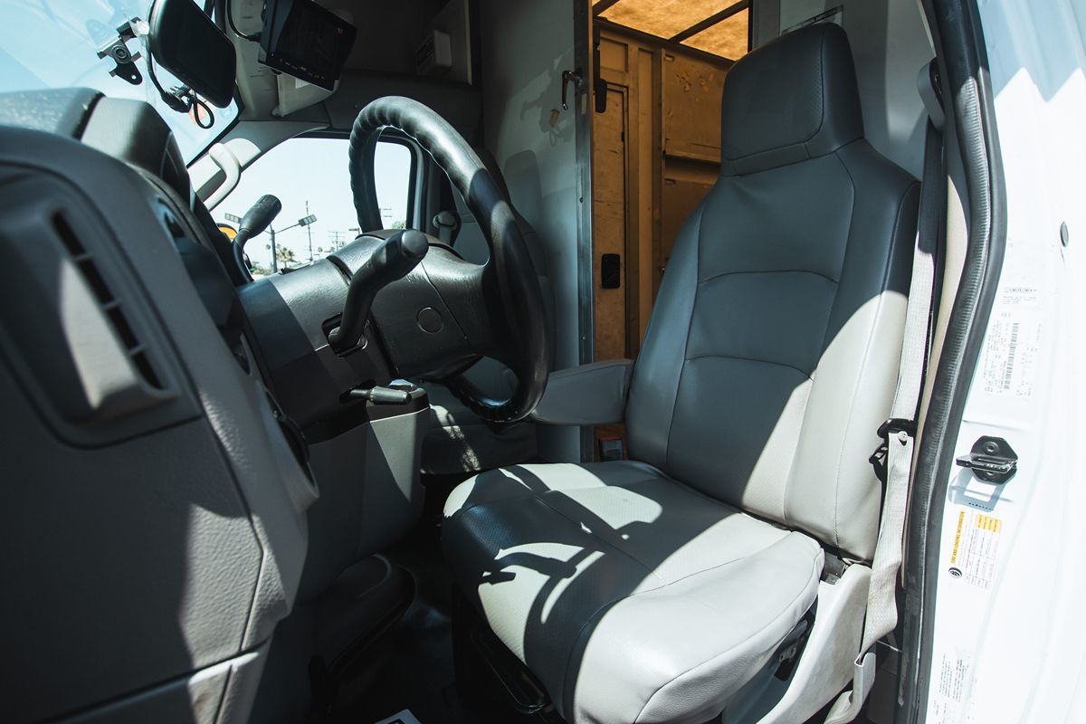 View vehicle photo 7