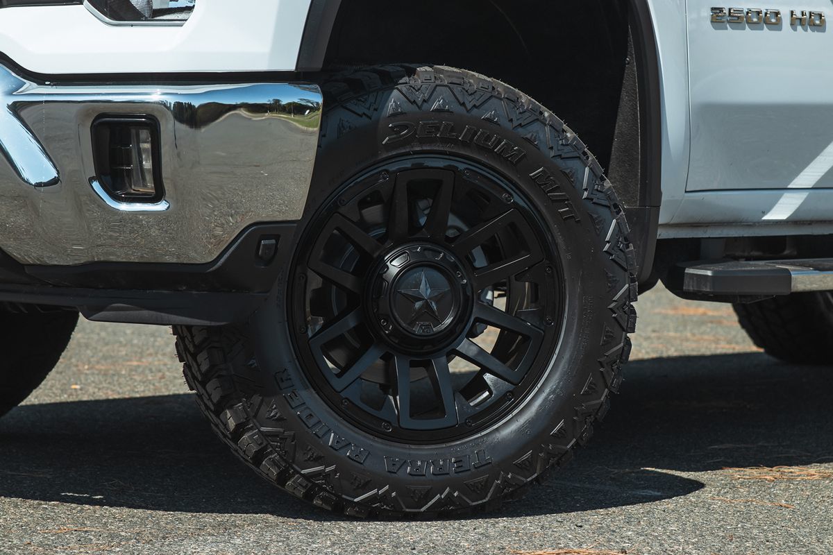 2024 Chevrolet Silverado 2500HD LT photo 2