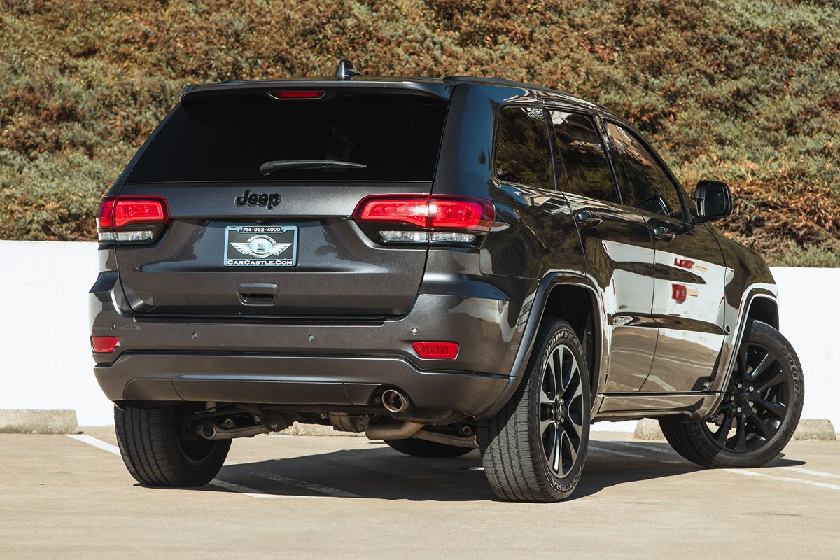 2017 Jeep Grand Cherokee Altitude photo 2