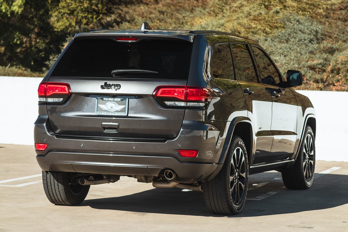 2017 Jeep Grand Cherokee Altitude photo 3