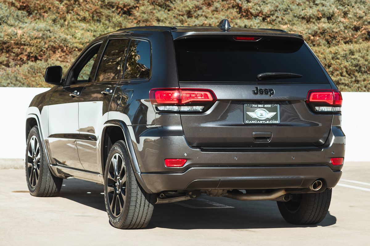 2017 Jeep Grand Cherokee Altitude photo 5