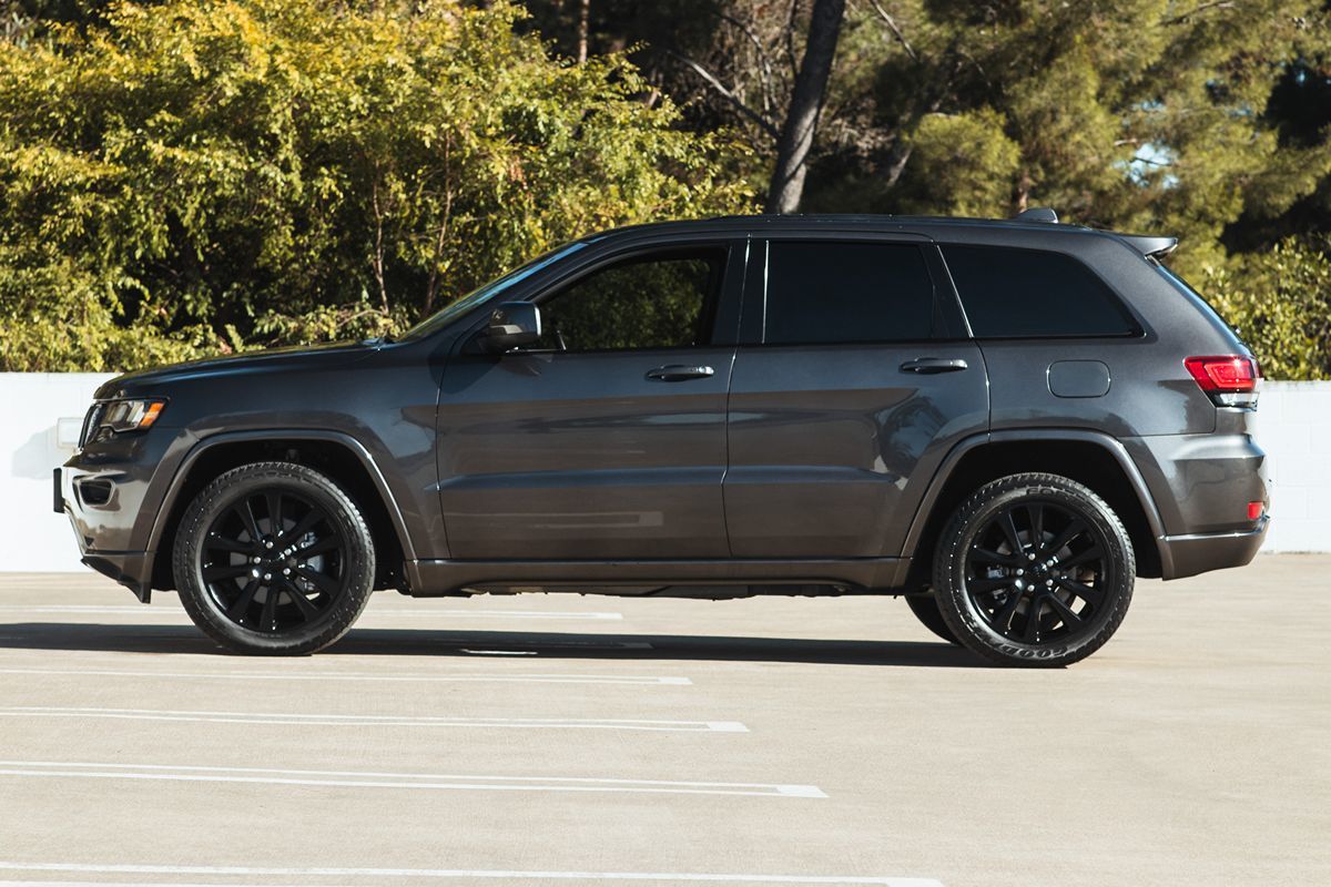 2017 Jeep Grand Cherokee Altitude photo 6
