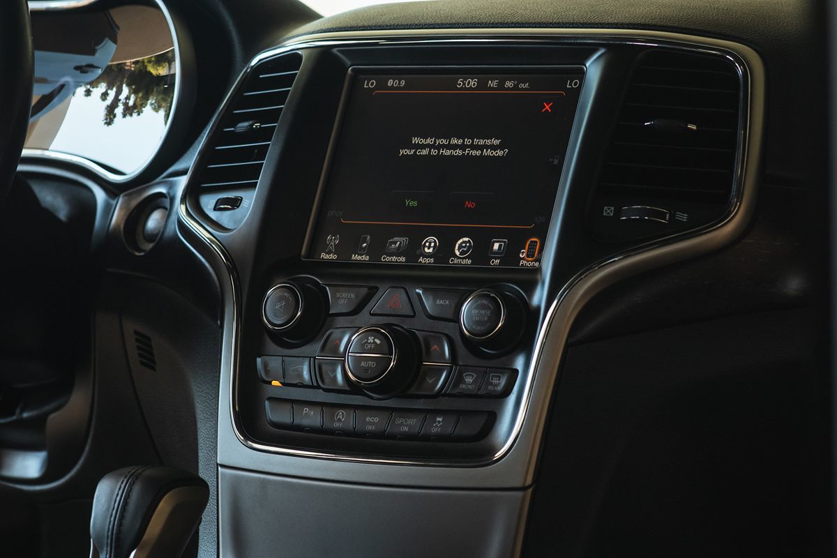 2017 Jeep Grand Cherokee Altitude photo 19