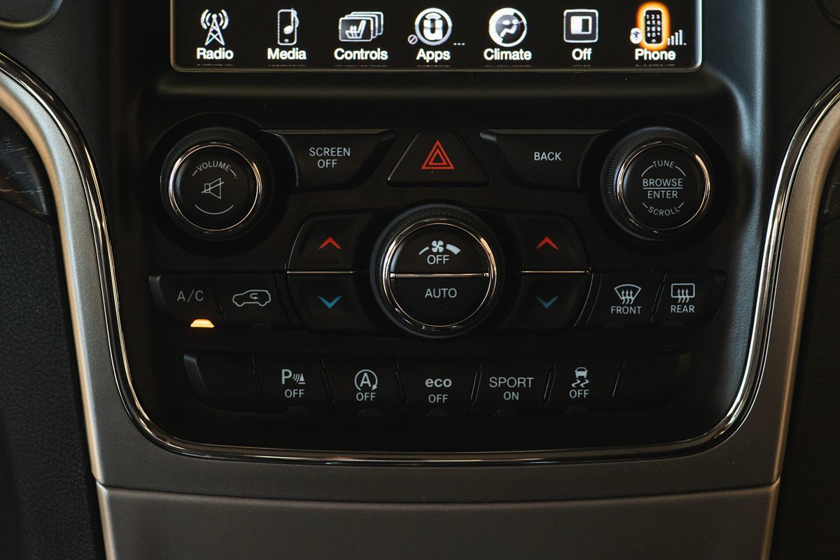 2017 Jeep Grand Cherokee Altitude photo 21