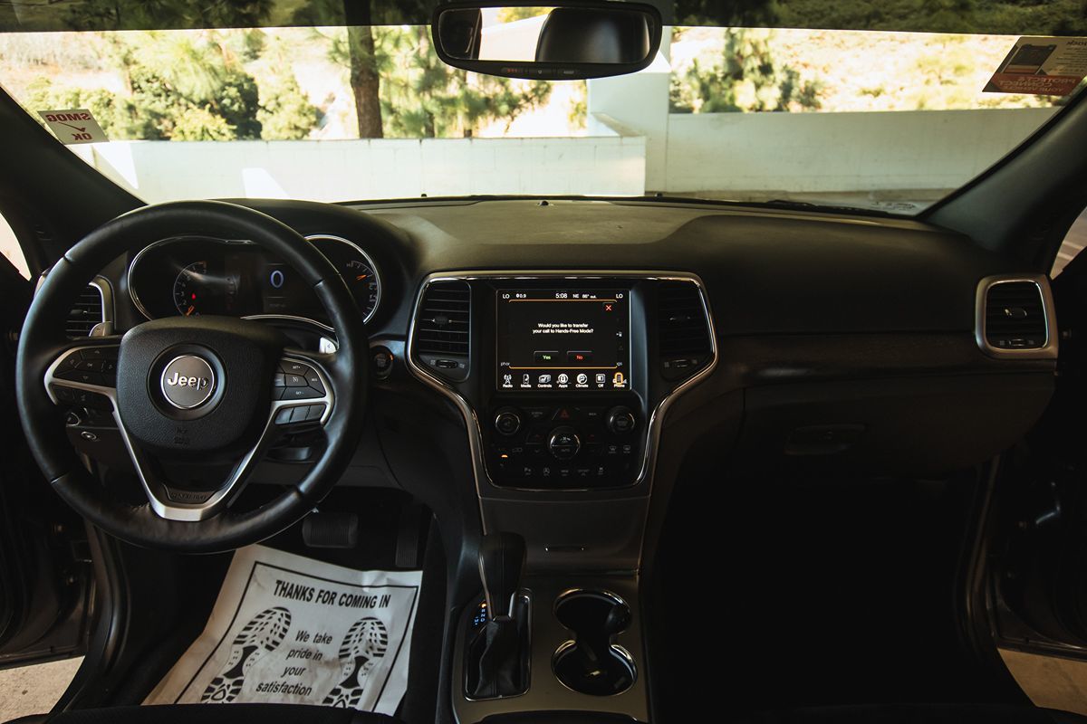 2017 Jeep Grand Cherokee Altitude photo 16