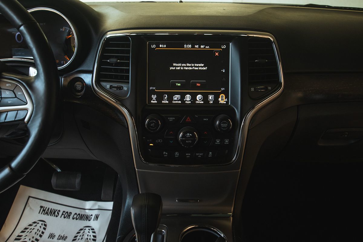 2017 Jeep Grand Cherokee Altitude photo 22