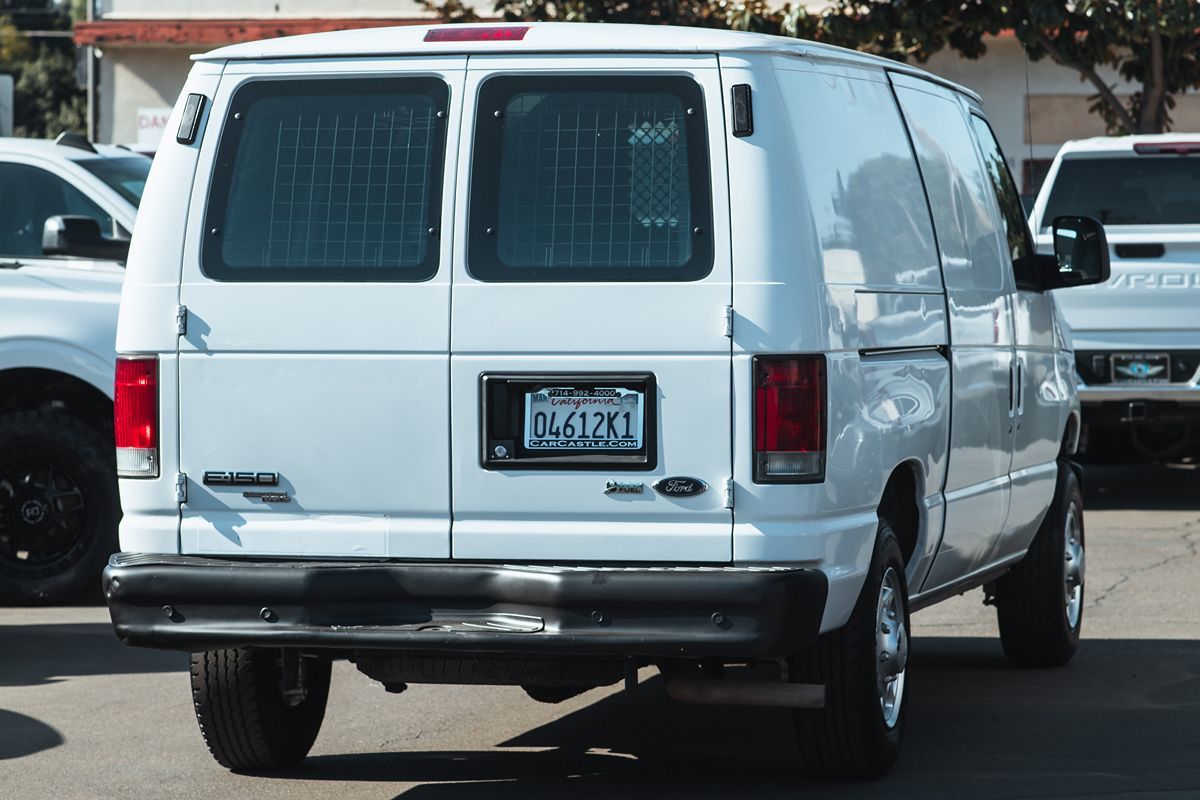 2013 Ford E-150 photo 2