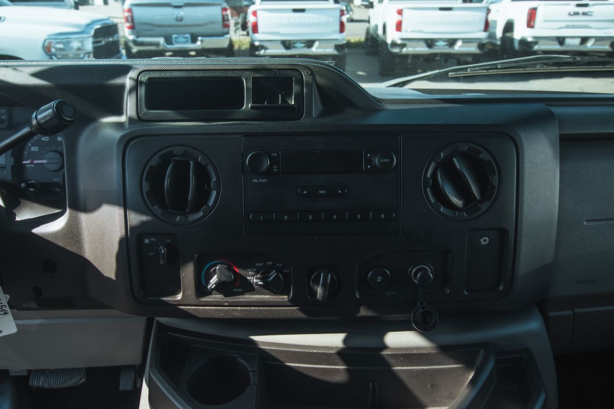 2013 Ford E-150 photo 8